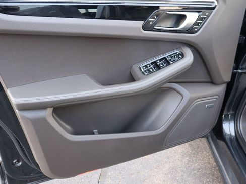 Used 2017 Porsche Macan image 25