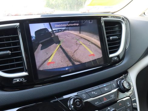Used 2023 Chrysler Pacifica Touring-L FWD image 12