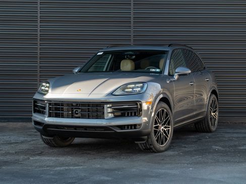 New 2026 Porsche Cayenne image 1