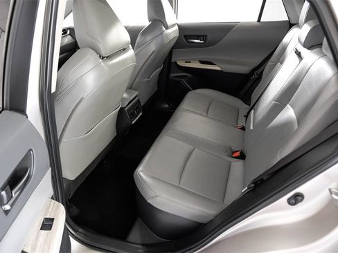 Used 2022 Toyota Venza XLE image 38