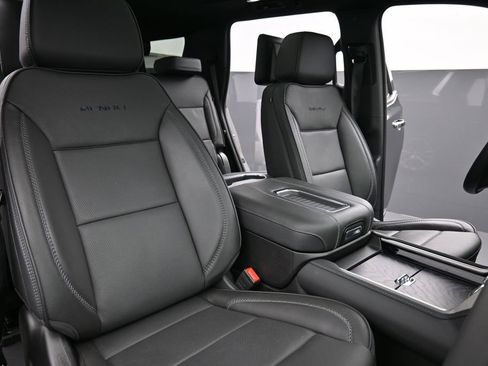 Used 2024 GMC Yukon Denali w/ Denali Reserve Package AWD/4WD image 23