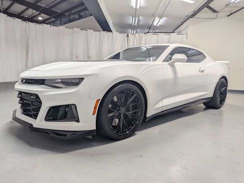 Used 2022 Chevrolet Camaro ZL1 RWD image 5