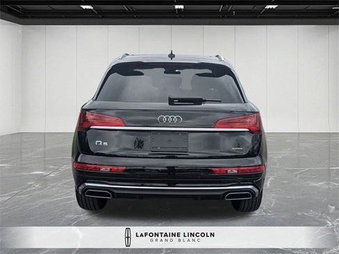 Used 2022 Audi Q5 2.0T Premium w/ Convenience Package image 4