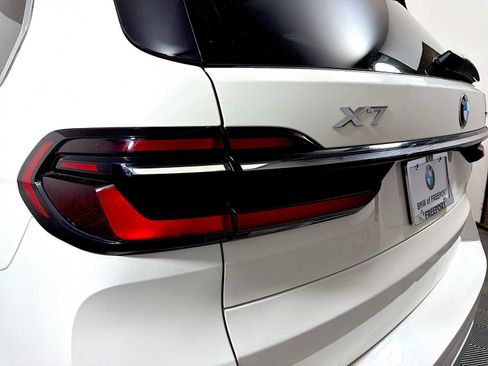 Used 2024 BMW X7 xDrive40i w/ Parking Assistance Package image 28