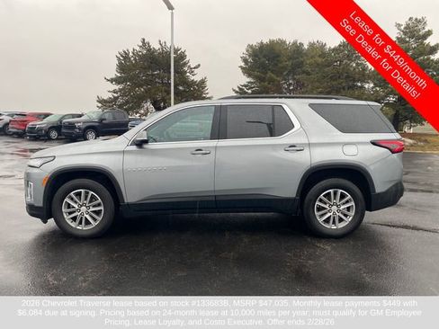 Used 2023 Chevrolet Traverse LT image 3