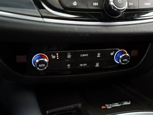 Used 2022 Buick Enclave Essence w/ Experience Buick Package image 15