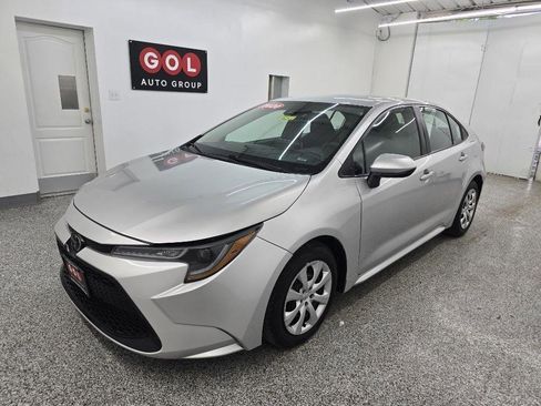 Used 2020 Toyota Corolla LE FWD image 4