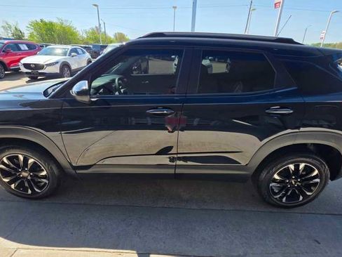 Used 2022 Chevrolet TrailBlazer LT FWD image 2