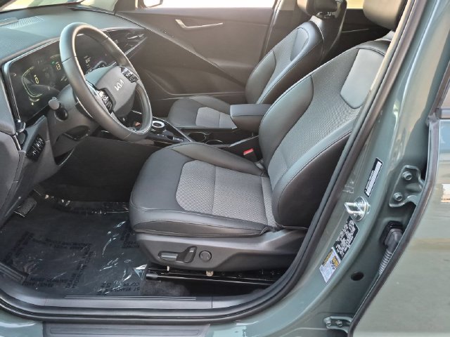 Used 2024 Kia Niro EX FWD image 13