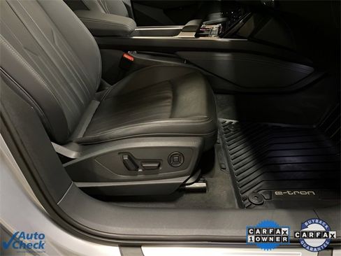 Used 2023 Audi e-tron Premium Plus w/ Premium Plus Package image 81