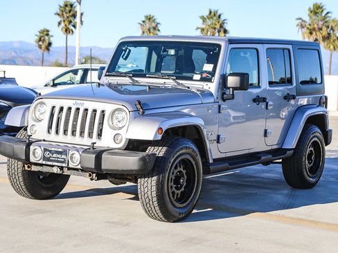 Used 2017 Jeep Wrangler Unlimited Sahara image 3