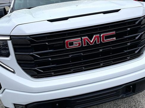Used 2025 GMC Sierra 1500 Elevation w/ X31 Off-Road Package AWD/4WD image 39
