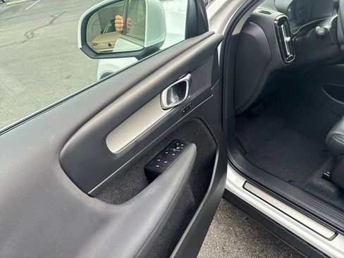 Certified 2024 Volvo XC40 B5 Plus w/ Protection Package Premier AWD/4WD image 9