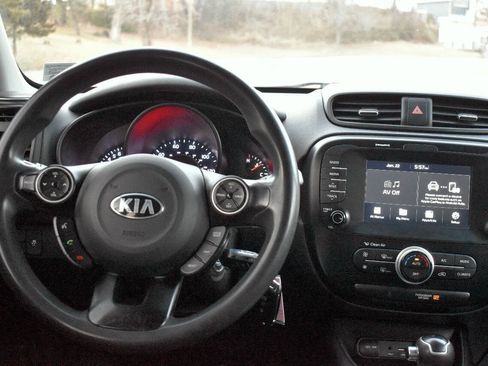 Used 2018 Kia Soul + FWD image 20