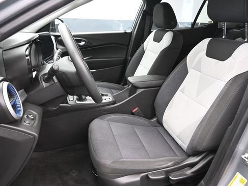Used 2024 Chevrolet Trax LS FWD image 23