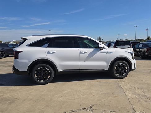 New 2026 Kia Sorento S image 9