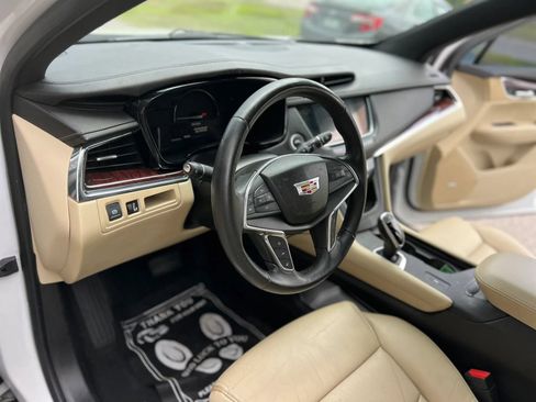 Used 2019 Cadillac XT5 Luxury FWD image 9