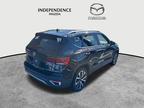 Used 2024 Volkswagen Taos SE image 3