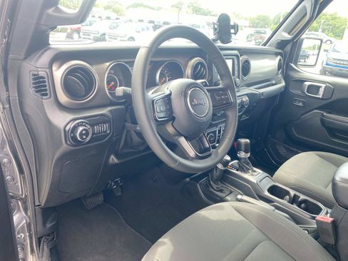 Used 2020 Jeep Gladiator Sport w/ Quick Order Package 24S AWD/4WD image 17