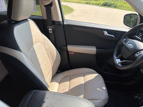 Used 2020 Ford Escape Titanium AWD/4WD image 36