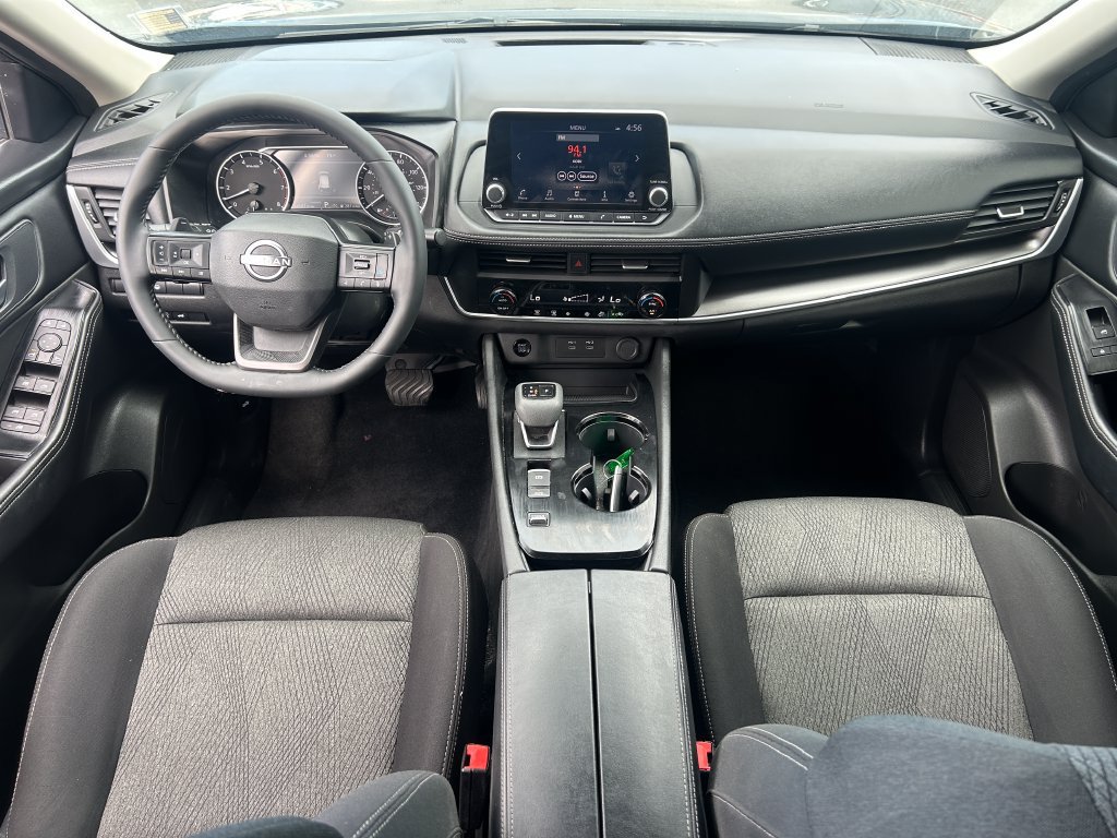 Used 2025 Nissan Rogue SV FWD image 28