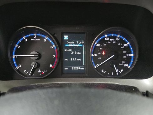 Used 2017 Toyota RAV4 XLE w/ Carpet Mat Package image 8