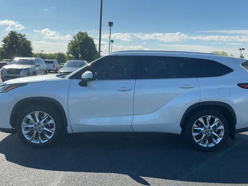 Used 2023 Toyota Highlander Limited AWD/4WD image 11