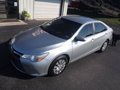 Used 2017 Toyota Camry LE FWD image 23