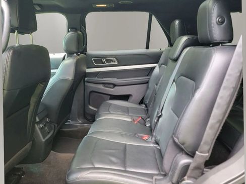 Used 2016 Ford Explorer XLT w/ Equipment Group 202A AWD/4WD image 12