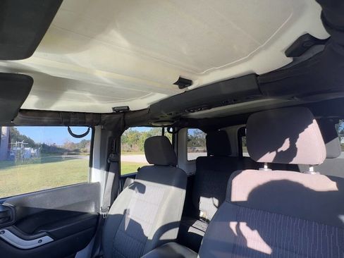 Used 2011 Jeep Wrangler Unlimited Sport image 17