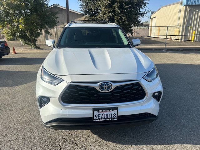 Used 2023 Toyota Highlander XLE AWD/4WD image 18