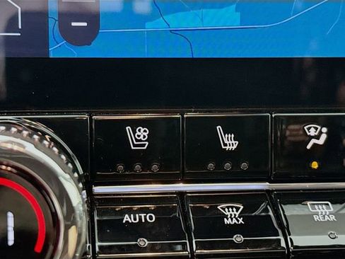 Used 2024 GMC Canyon Denali image 24