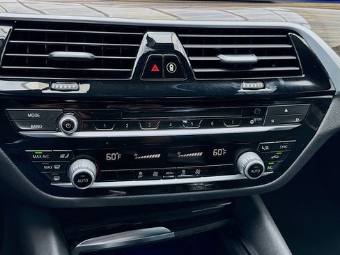 Used 2019 BMW 530e RWD image 12