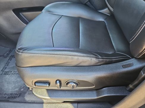 Used 2022 GMC Terrain SLT image 29