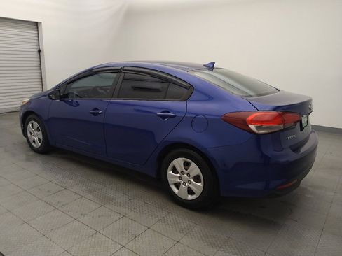 Used 2017 Kia Forte LX image 3