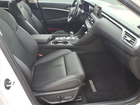 Used 2025 Genesis G70 2.5T image 19