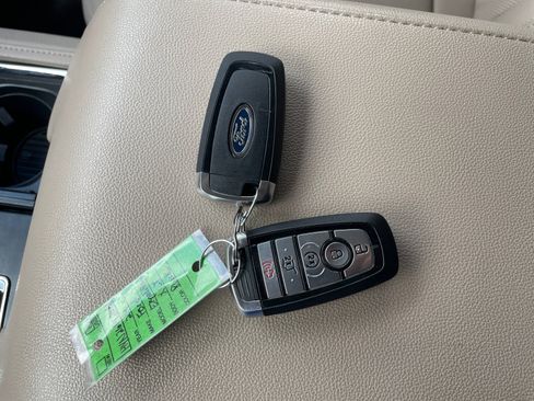 Used 2024 Ford Expedition XLT RWD image 35