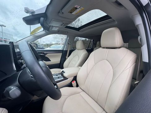 Used 2024 Toyota Highlander Limited image 27