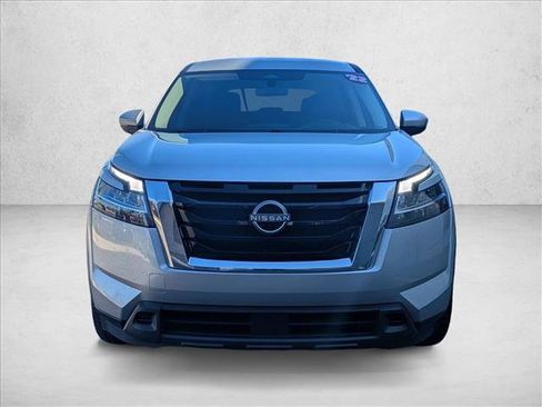 Used 2022 Nissan Pathfinder S image 2