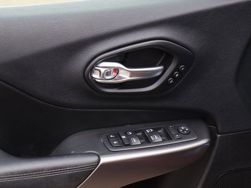 Used 2019 Jeep Cherokee Limited w/ Luxury Group image 26