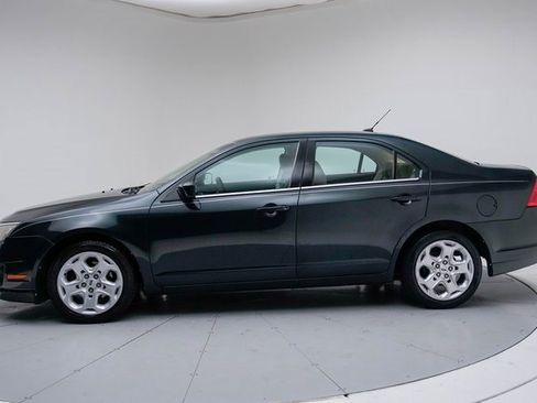Used 2010 Ford Fusion SE image 2