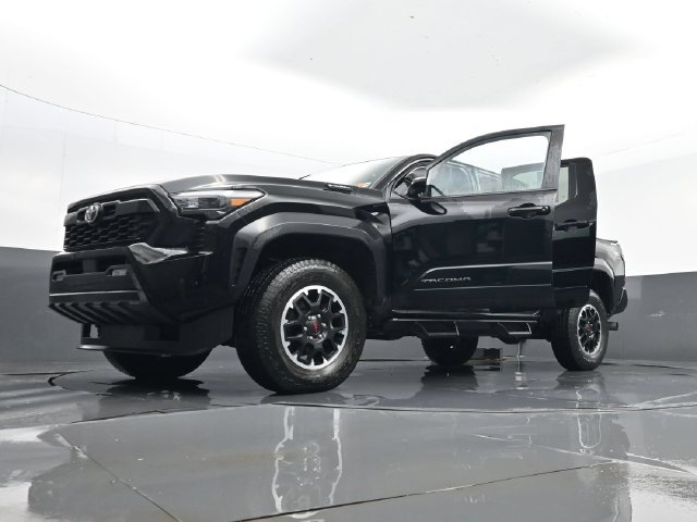 Used 2025 Toyota Tacoma TRD Off-Road w/ TRD Off Road Upgrade Package AWD/4WD image 34