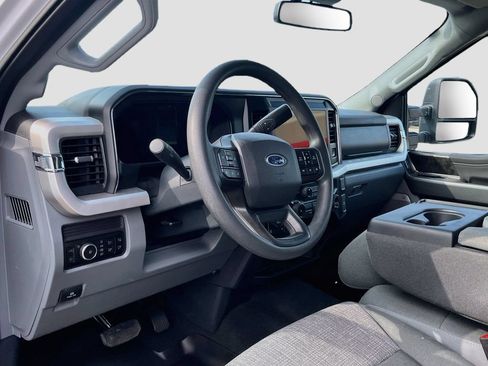 Used 2025 Ford F250 XLT w/ Black Appearance Package AWD/4WD image 9