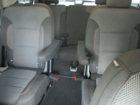 Used 2019 Chevrolet Traverse LT FWD image 16