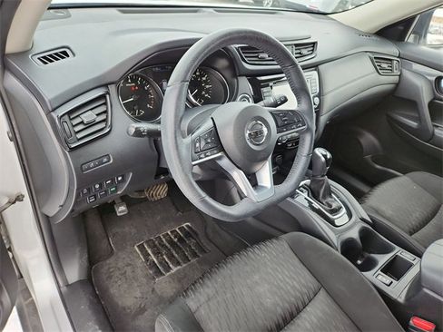 Used 2019 Nissan Rogue SV image 10