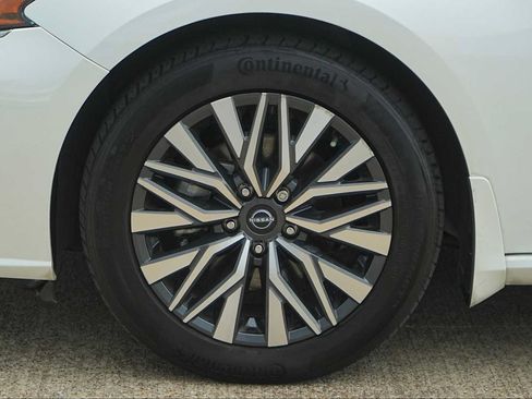 Used 2024 Nissan Altima 2.5 SV FWD image 7