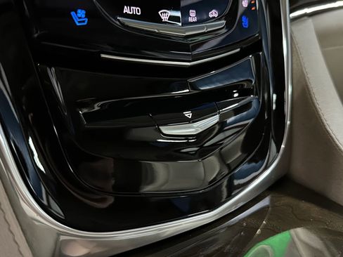 Used 2019 Cadillac Escalade Premium Luxury image 44