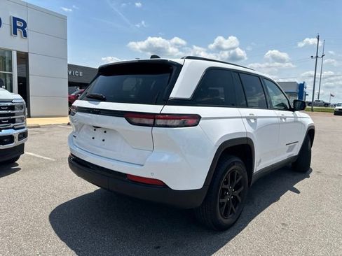 Used 2024 Jeep Grand Cherokee Altitude AWD/4WD image 20