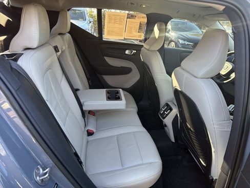 Certified 2023 Volvo XC40 B5 Plus w/ Protection Package Premier image 33