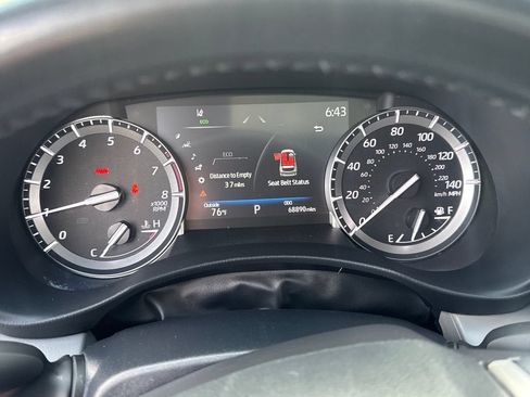 Used 2022 Toyota Highlander XLE FWD image 22